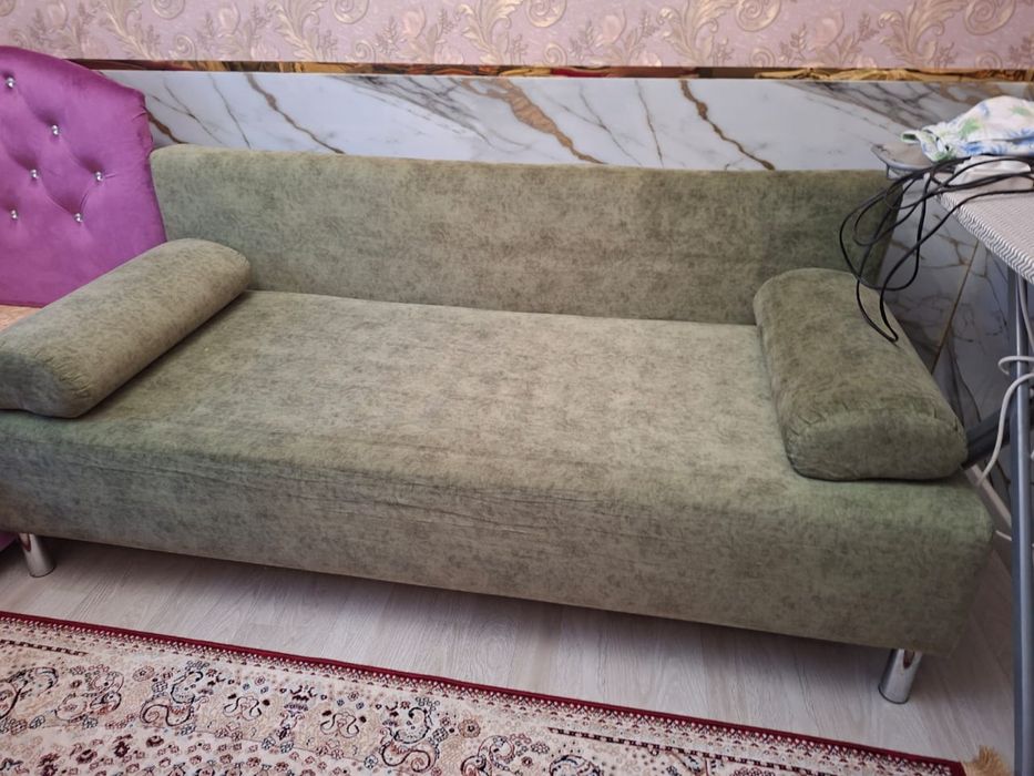 Диван в хорошом состоянии