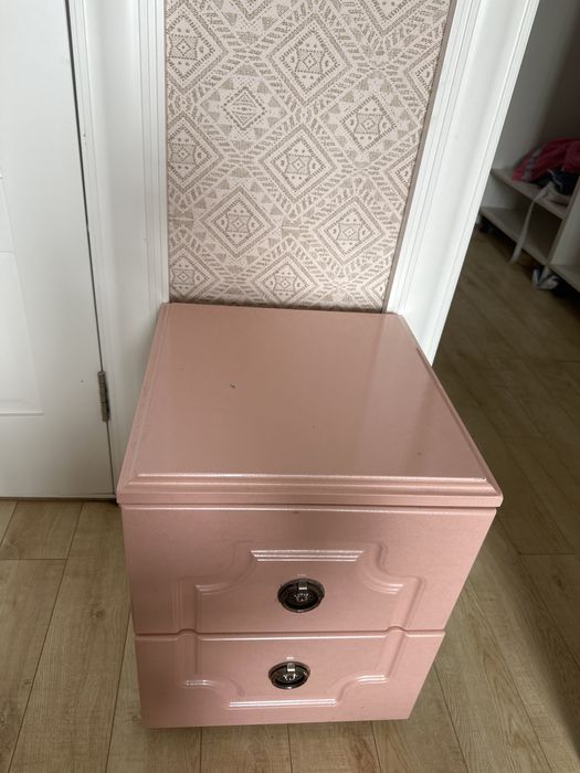 Продаю тумбочку