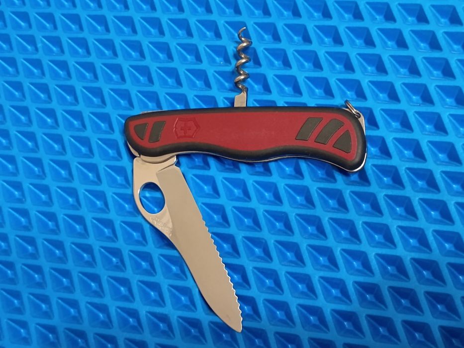 Продам небольшую коллекцию ножей Victorinox