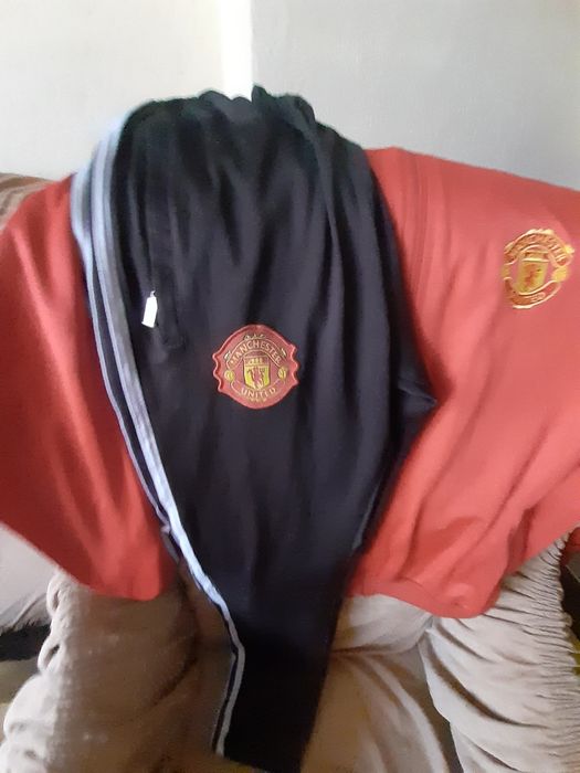 Екип на Manchester United  и три оригинални долнища на Naik,,Adidas.