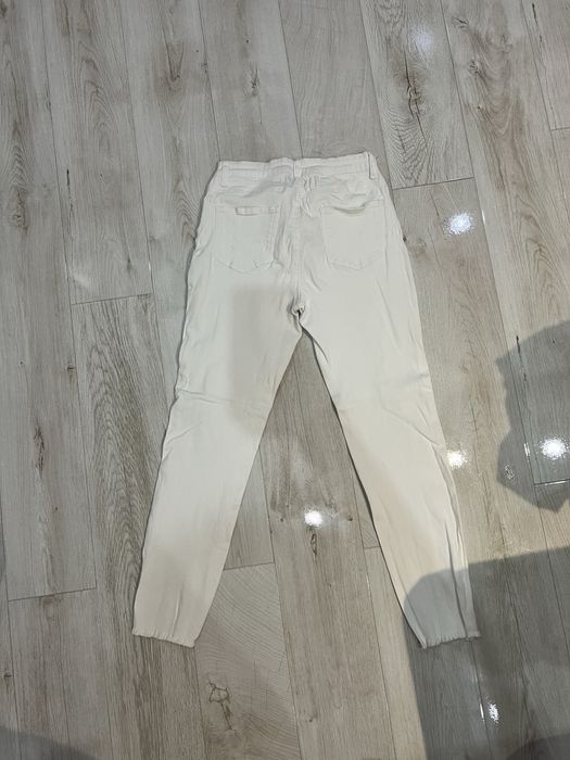 Дънки момиче