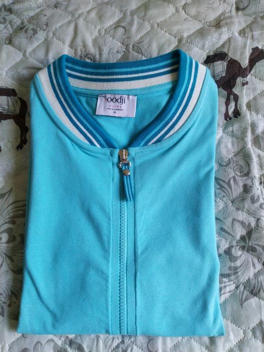 Продаю ветровку новую женскую