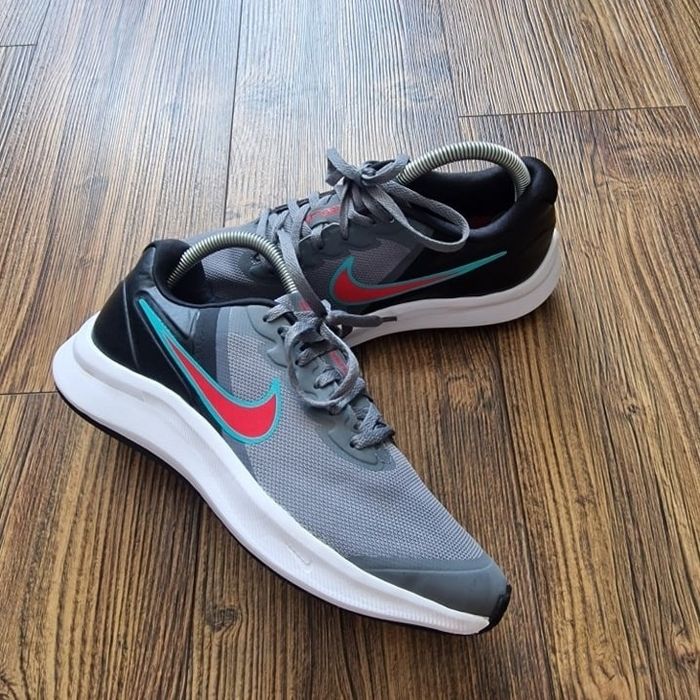 Страхотни дамски маратонки NIКЕ номер
40ти,без забележки, като нови ,