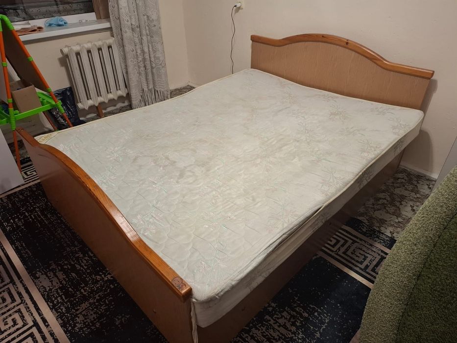 Продам 2х спальную кровать б/у