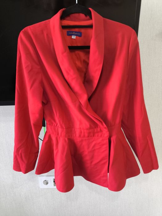 Срочно отдам даром женские вещи!