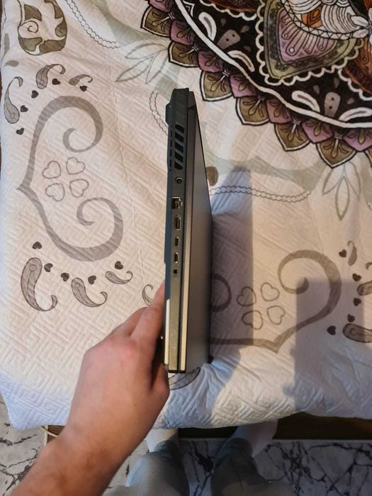 ASUS ROG Strix G18 i9-14900HX / RTX 4060 140W / 32GB RAM / 240Hz 0.1TS