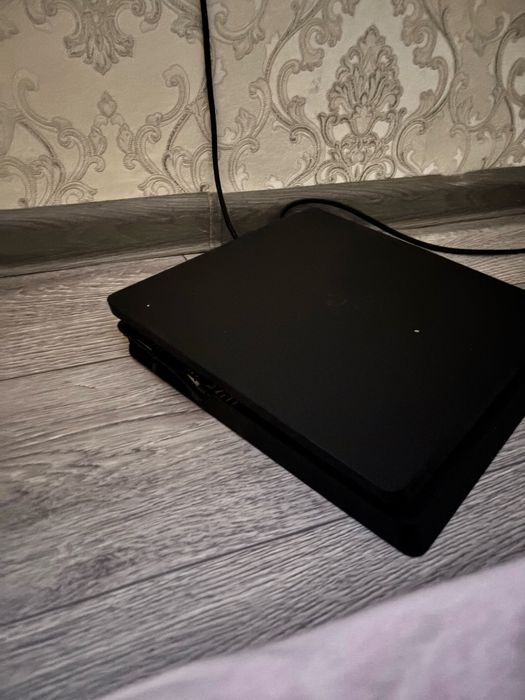 Продам playstation 4 с дискавотом