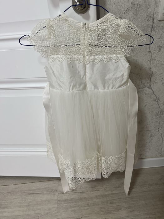 Платье белое на девочку 3-5 лет