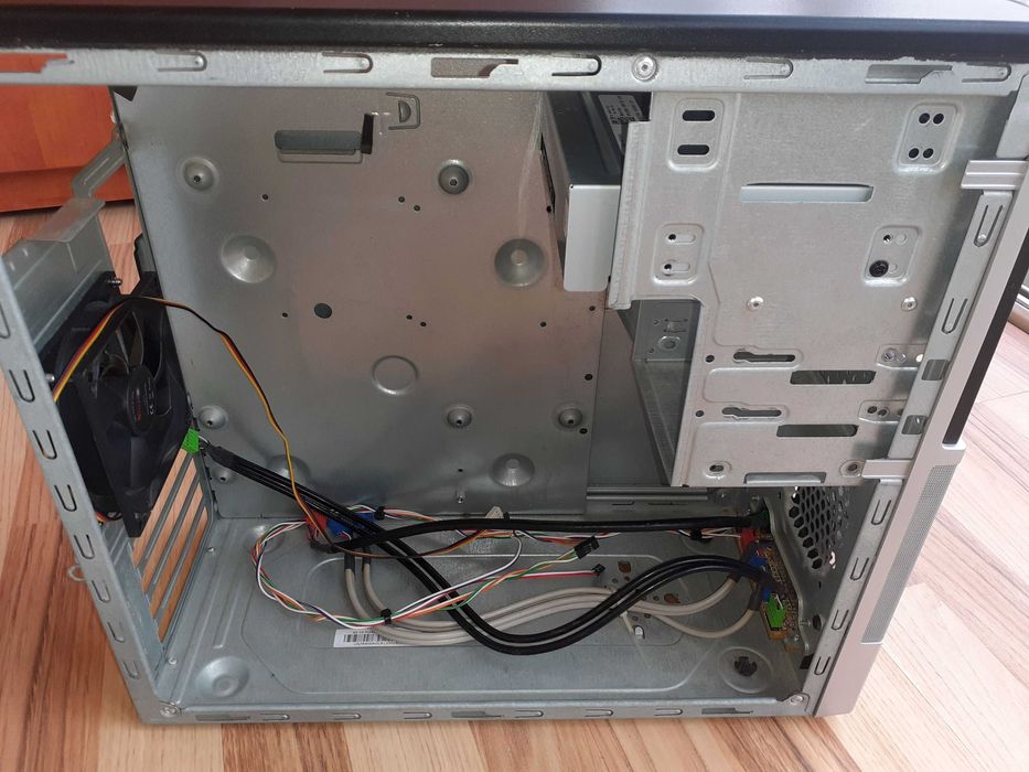 Carcasa pc Asus pt. placi microatx