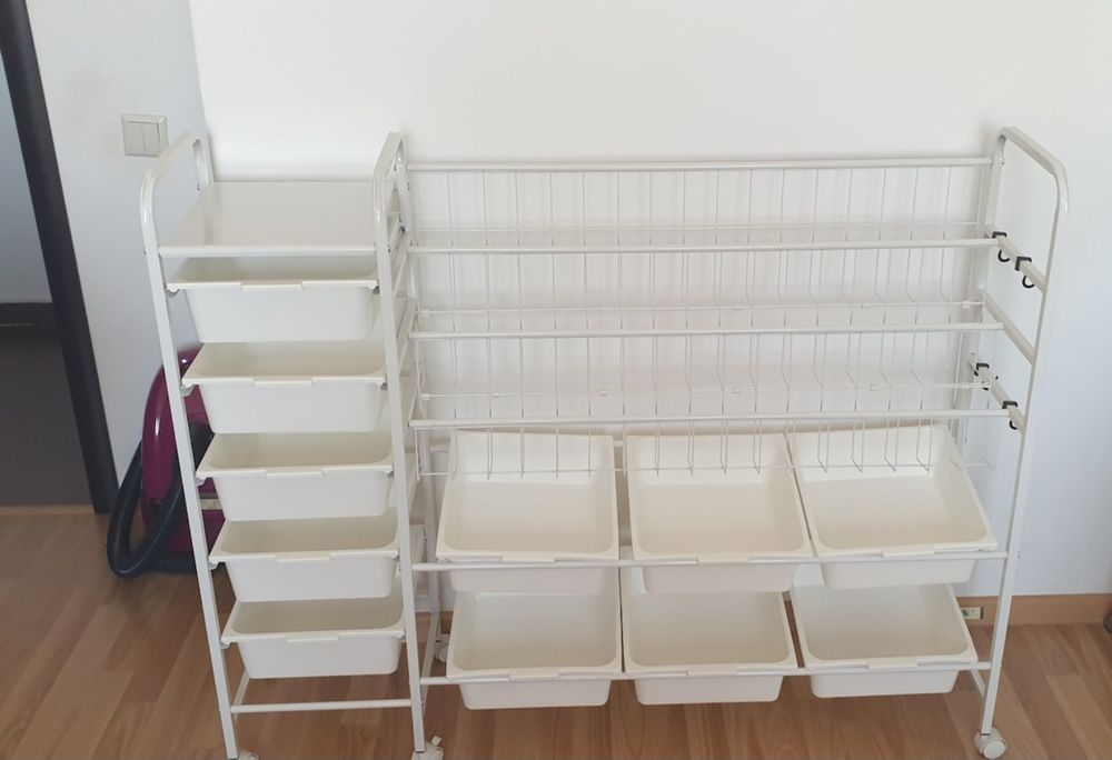 Raft jucarii si carti