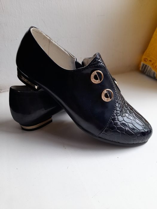 Продам школьные р. 36 новые