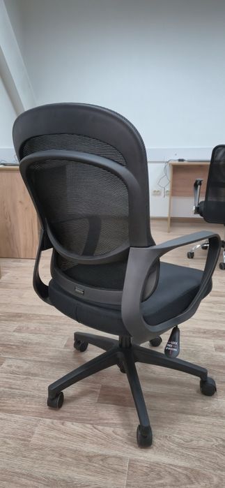 Стулья офисные .