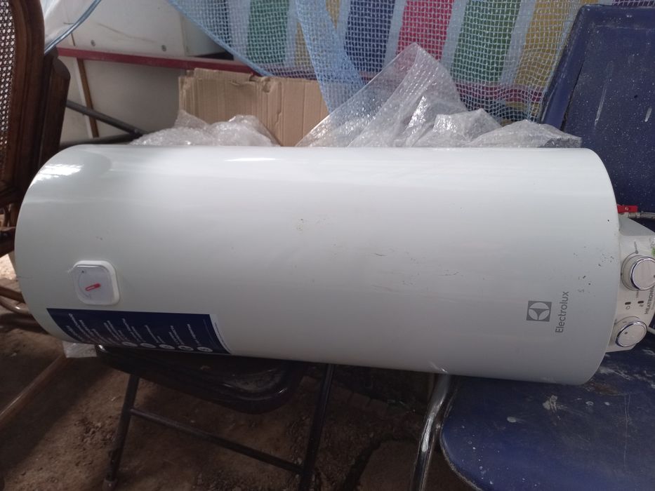 Водонагреватель  Electrolux EWH 50 Heatronic Silm DryHeat
