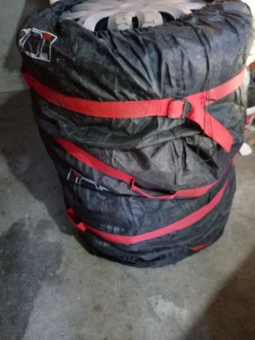 Продават се гуми и джанти