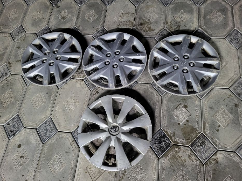 Продам колпаки в оригинале на автомашины Тойота  и Мерседес