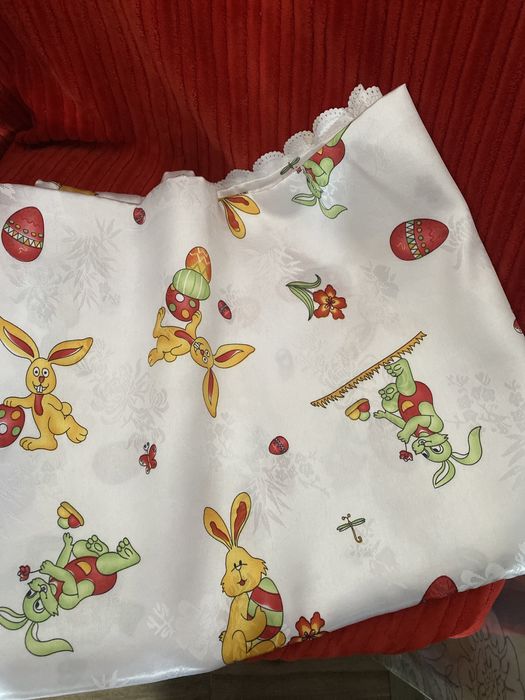 Feță  de masă imprimeu iepurași si față de masă imprimeu pui