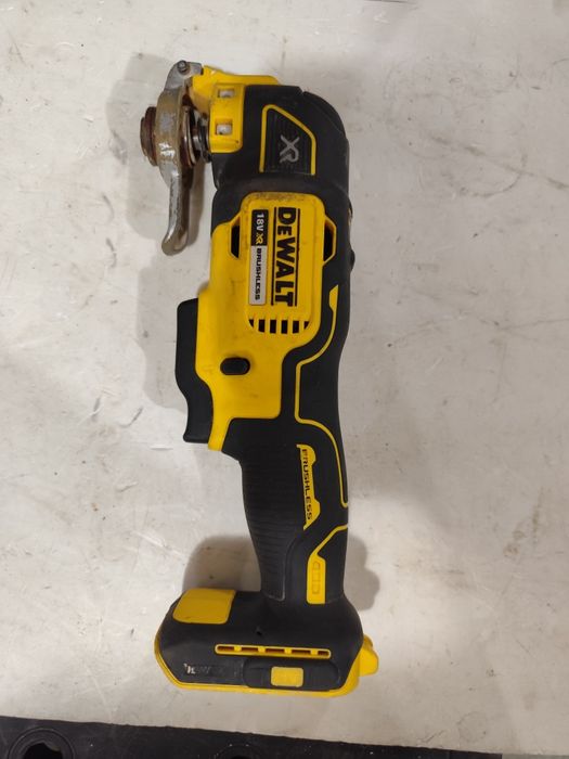 Безчетков акумулаторен мултитул Девалт DeWALT DCS355