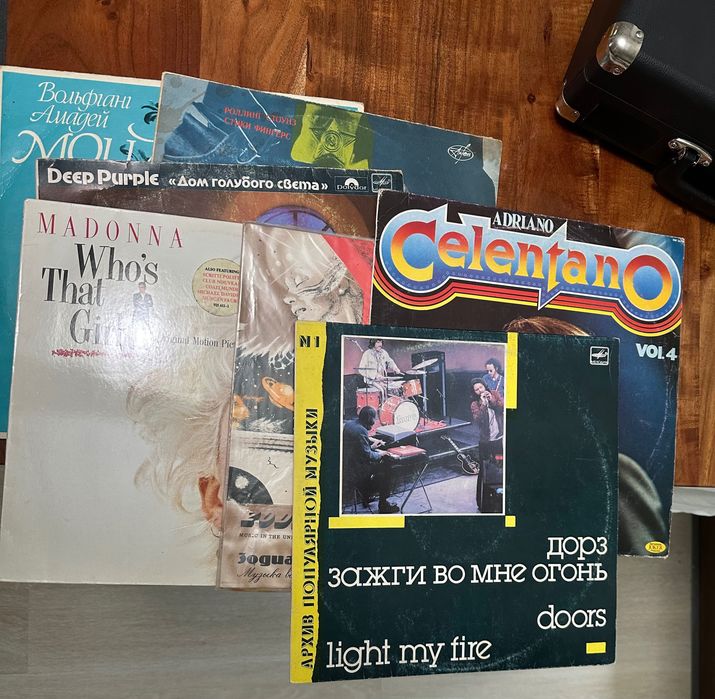 Pickup Bluetooth + 9 Discuri Vinil Rock & Pop | Rolling Stones, Deep Purple, Led Zeppelin
