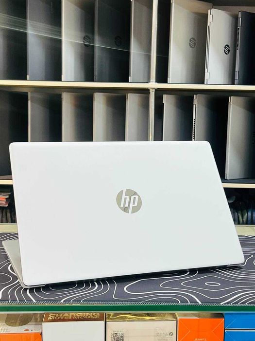 HP Laptop 17  intel i5-1334U/8/512/Display 17'3 FHD IPS