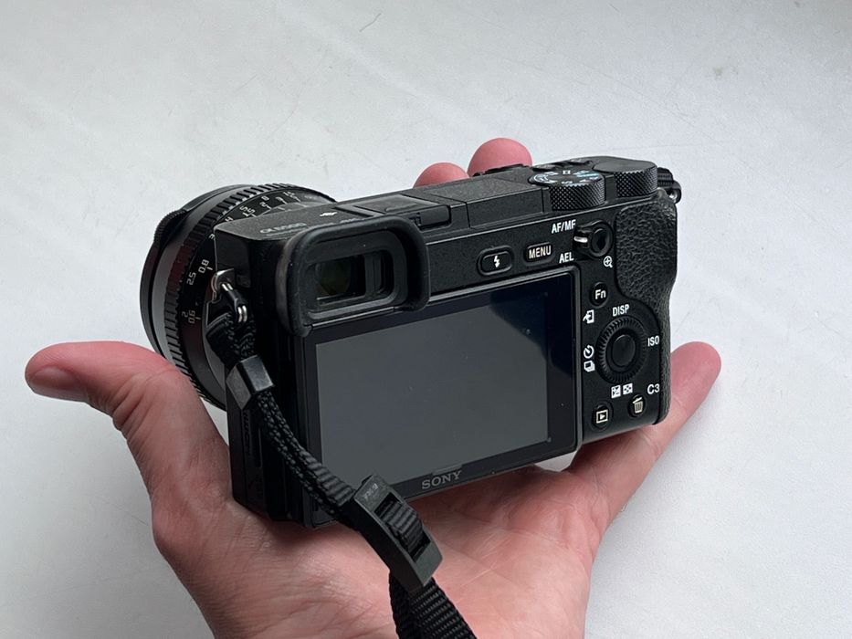 Sony a6500 + 2 объектива, 3 аккума