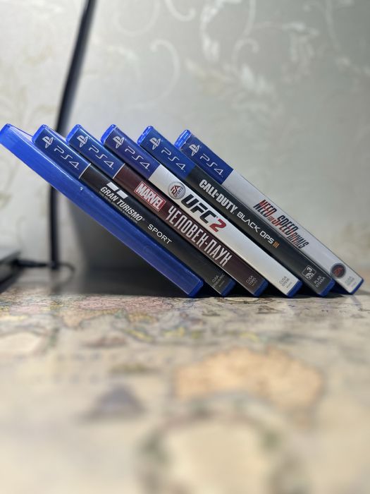 продам Playstation 4