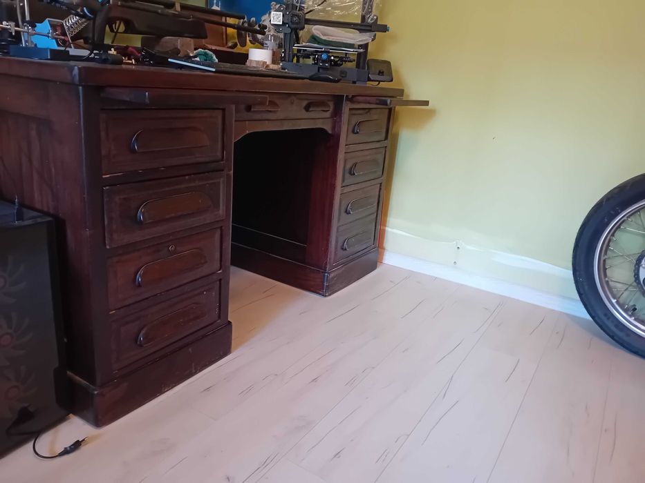 Викторианско масивно бюро от дъб