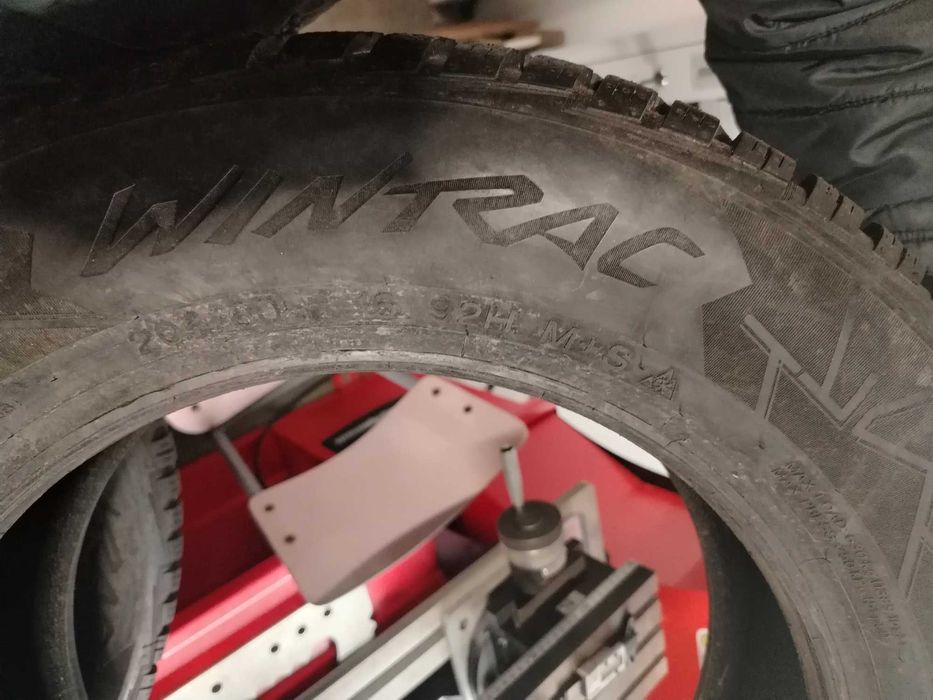 2бр.зимни гуми 205/60/16 Vredestein