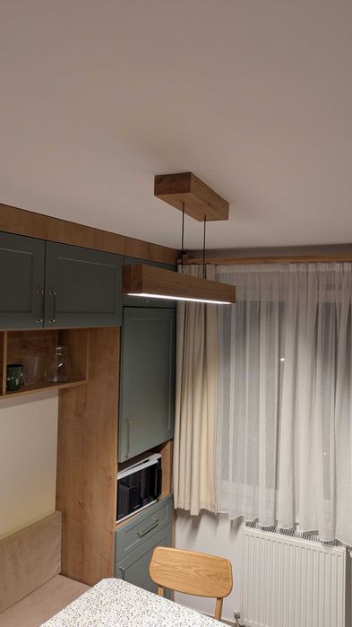 Mobilă nouă din lemn de stejar, lucrată manual la comandă.