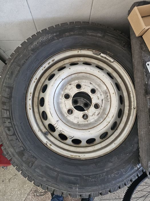 Vând Roti Iarna 235 65 16 C Mercedes Sprinter  Michelin Agilis M&S