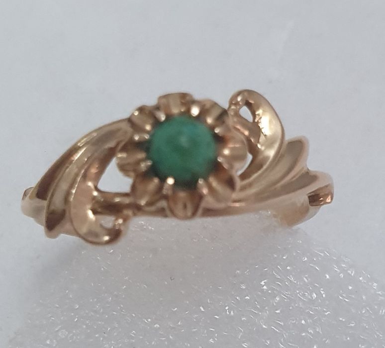 Кольцо     золотое.