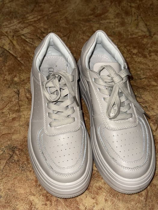 Кроссовки из натуральной кожи новые 38р