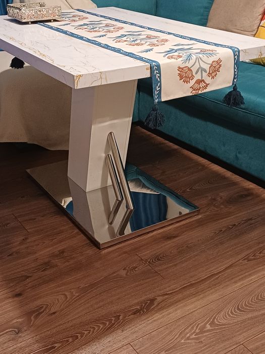 Трапезна маса-бяла