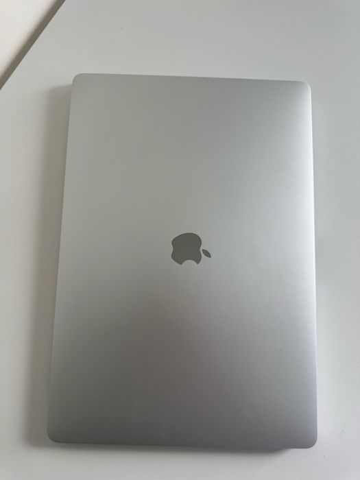 Apple MacBook Pro 16” 2019 – i9, 16 GB RAM