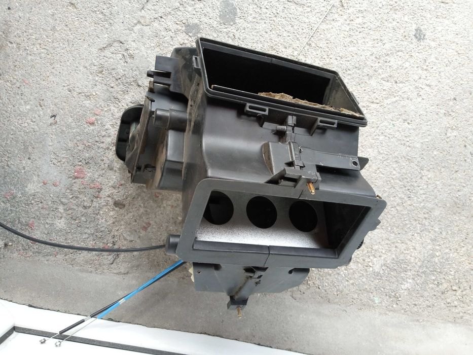 Продава се Пасат б3 комби на части. Колата е 1.8 RP 90