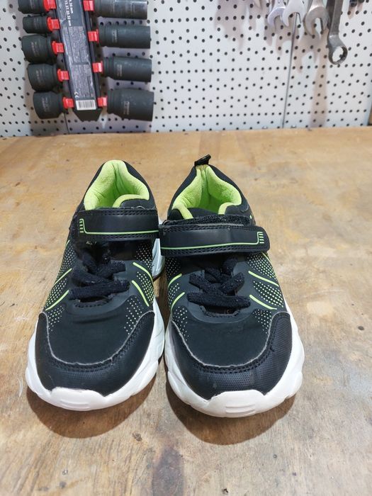 Продам детскую обувь