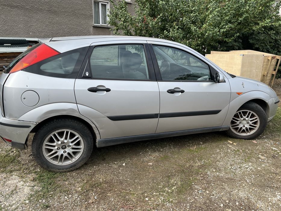 Продавам Форд фокус Ghia