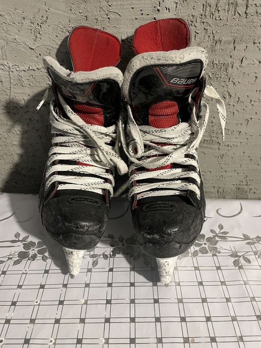 Коньки хоккейные