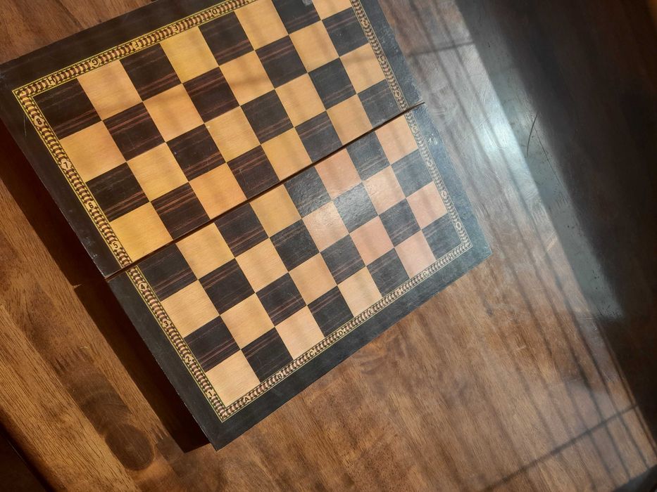 Чисто нова табла и шах + пулове за табла