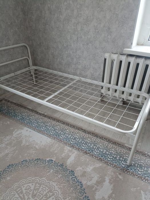 кровать с матрасом