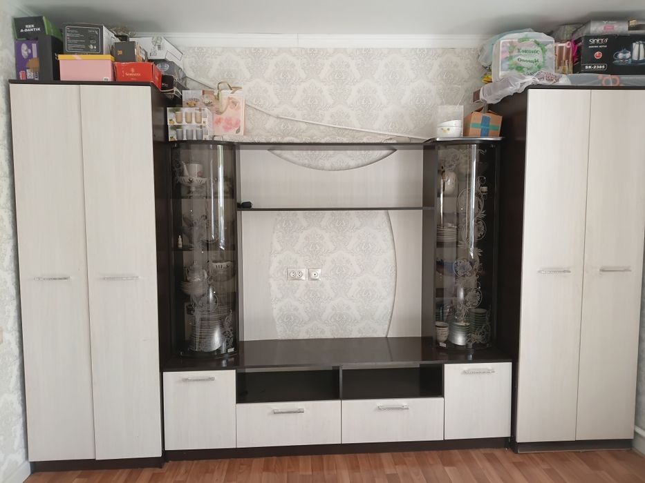 Продам шкаф на стену