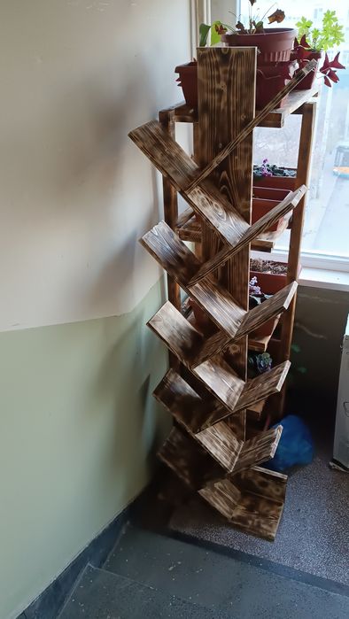 Етажерка за книги от дърво