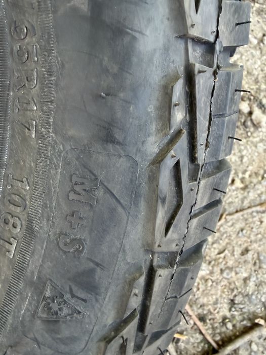 Гуми Roadcruza 235/65/17 нови на един месец