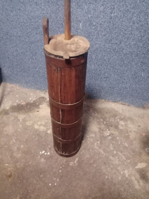 Буталка/бучка за добив на масло ретро