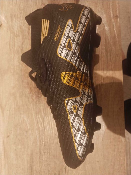 Продается бутси 42 размер