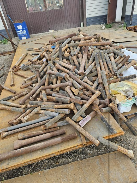 Анкерные болты шпильки