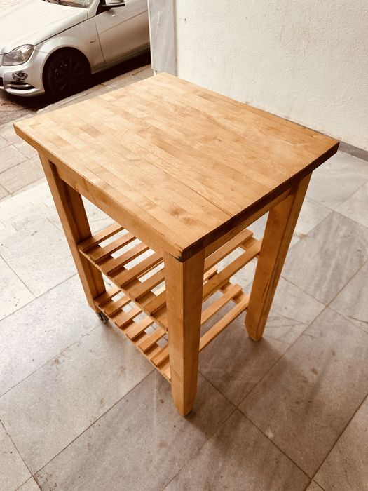Масивна кухненска количка с butcher block плот (за рязане)