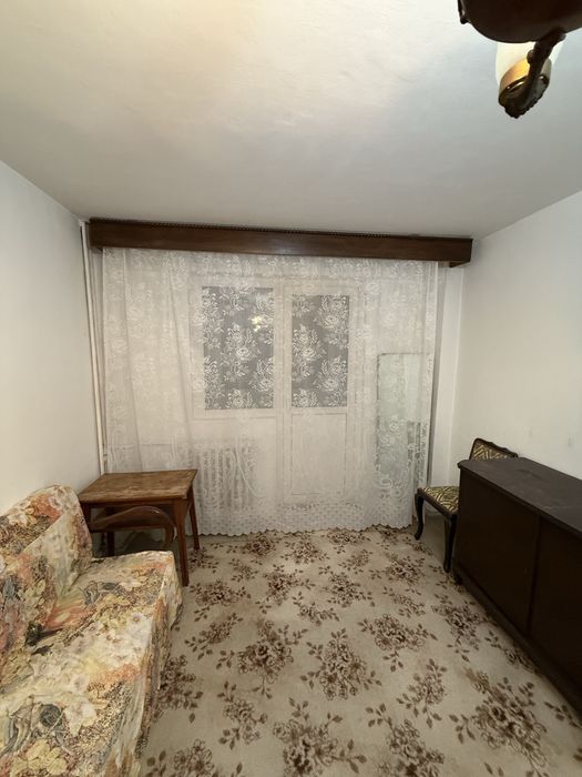 Vand apartament 2 camere Cora Lujerului