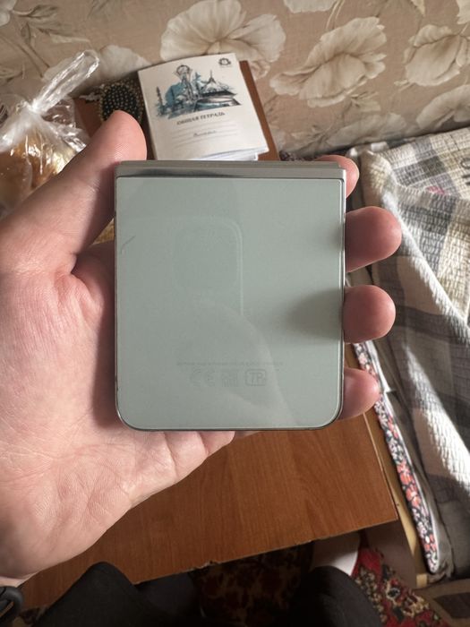 Z flip 5 256 gb.
