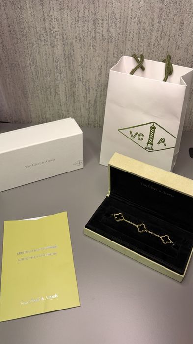 гривна Van Cleef & Arpels Alhambra