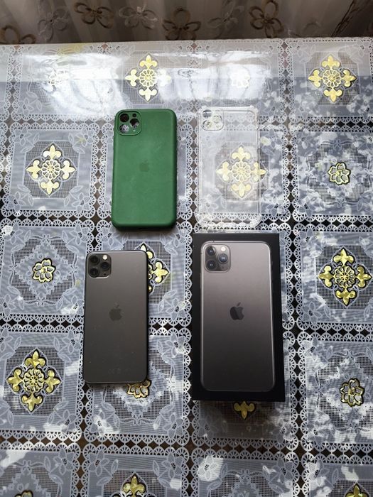 iPhone 11 Pro Max 256 GB, полный комплект, отличное состояние